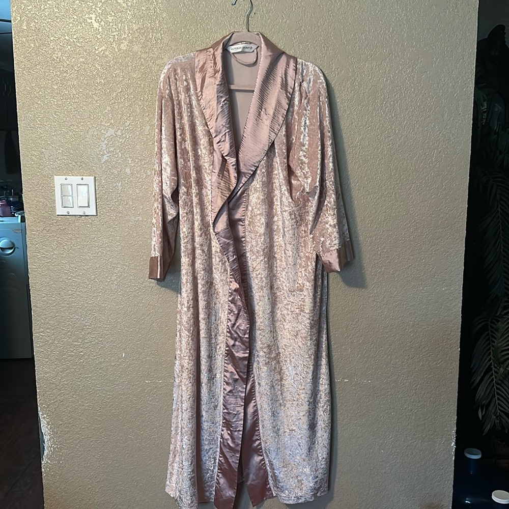 Victoria secret velvet and satin robe vintane xs/s no tie